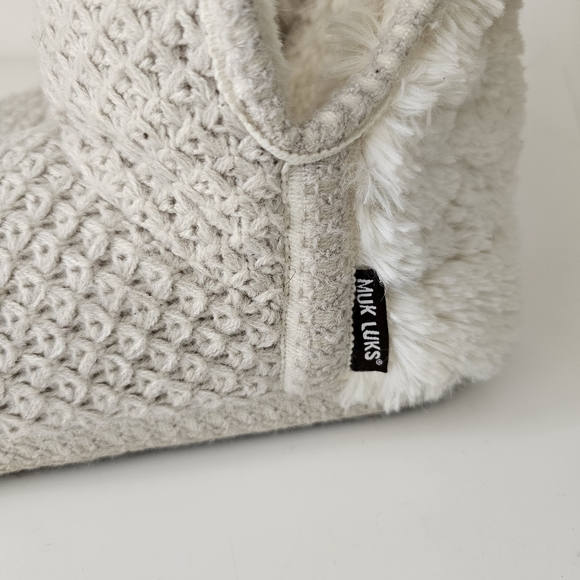 Mukluks Cream Knit Fury Warm Cozy Size L 9-10 Slippers - Picture 10 of 10
